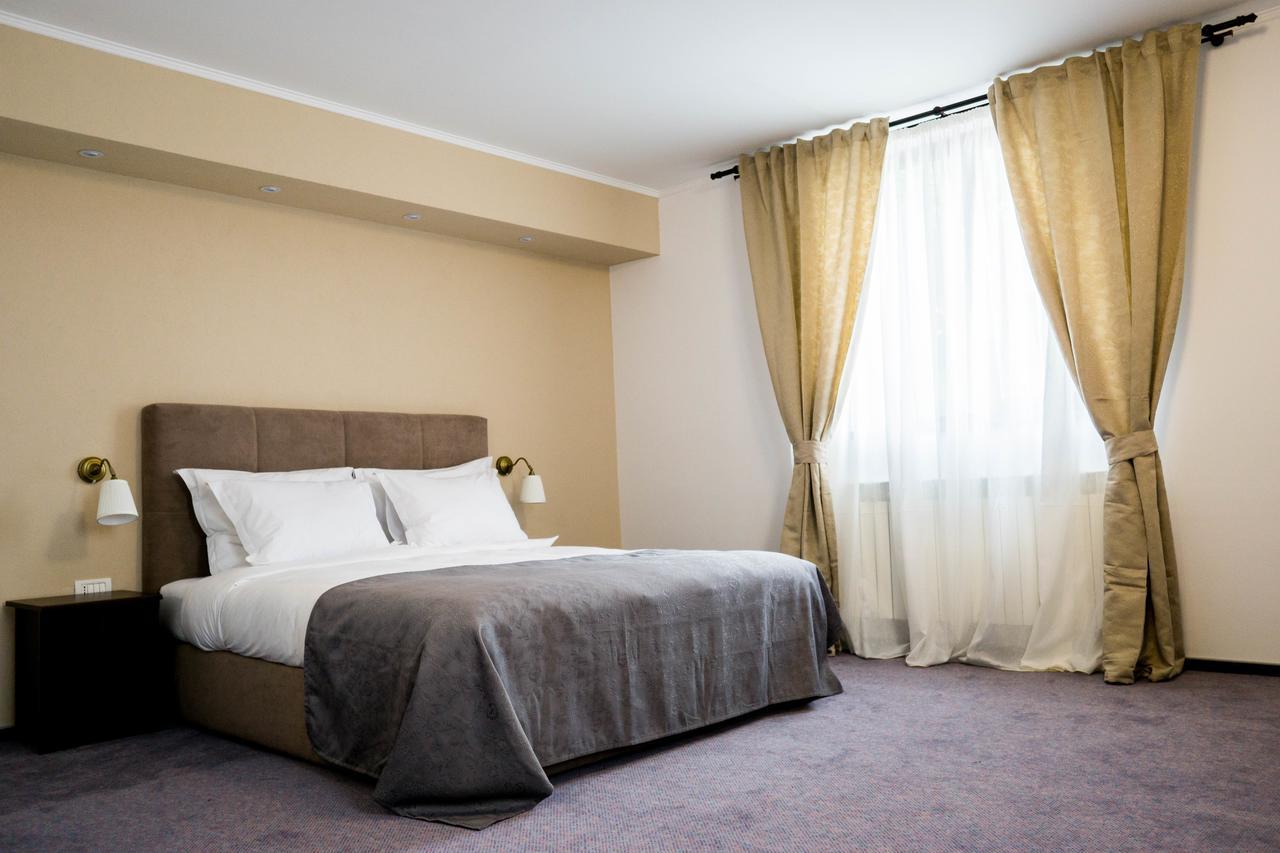 Nest Hotel Drobeta Turnu Severin Buitenkant foto