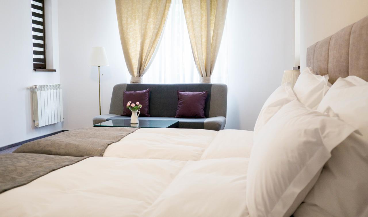 Nest Hotel Drobeta Turnu Severin Buitenkant foto