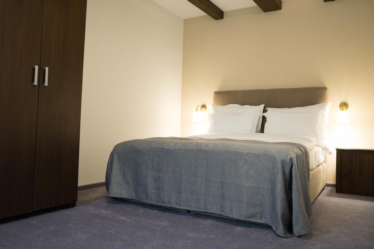 Nest Hotel Drobeta Turnu Severin Buitenkant foto