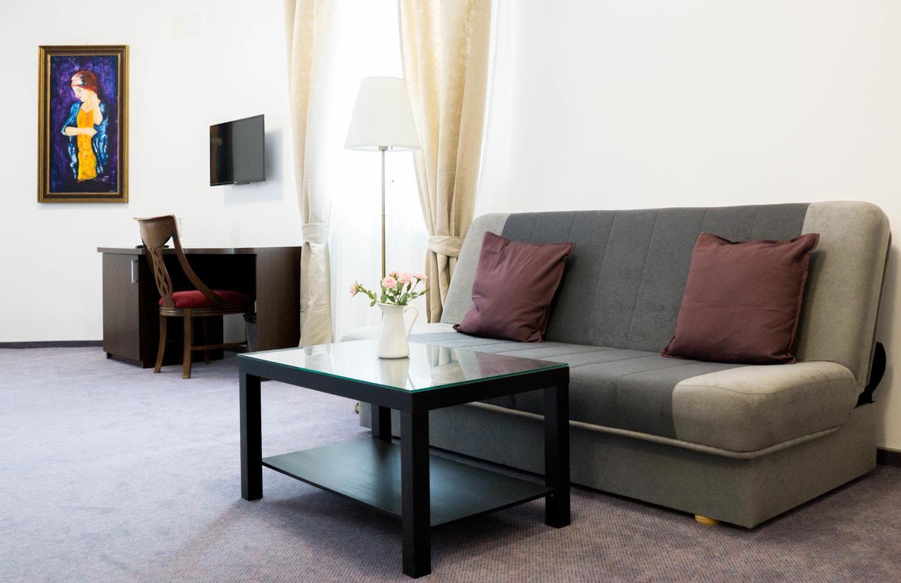 Nest Hotel Drobeta Turnu Severin Buitenkant foto