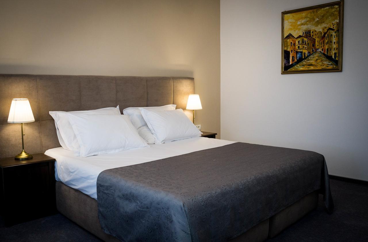 Nest Hotel Drobeta Turnu Severin Buitenkant foto