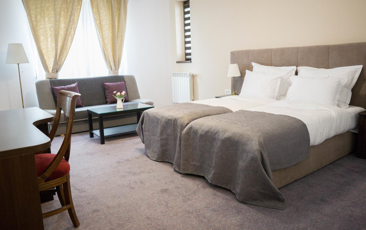 Nest Hotel Drobeta Turnu Severin Buitenkant foto