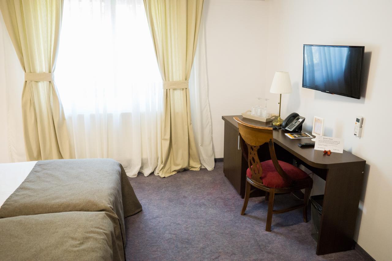 Nest Hotel Drobeta Turnu Severin Buitenkant foto