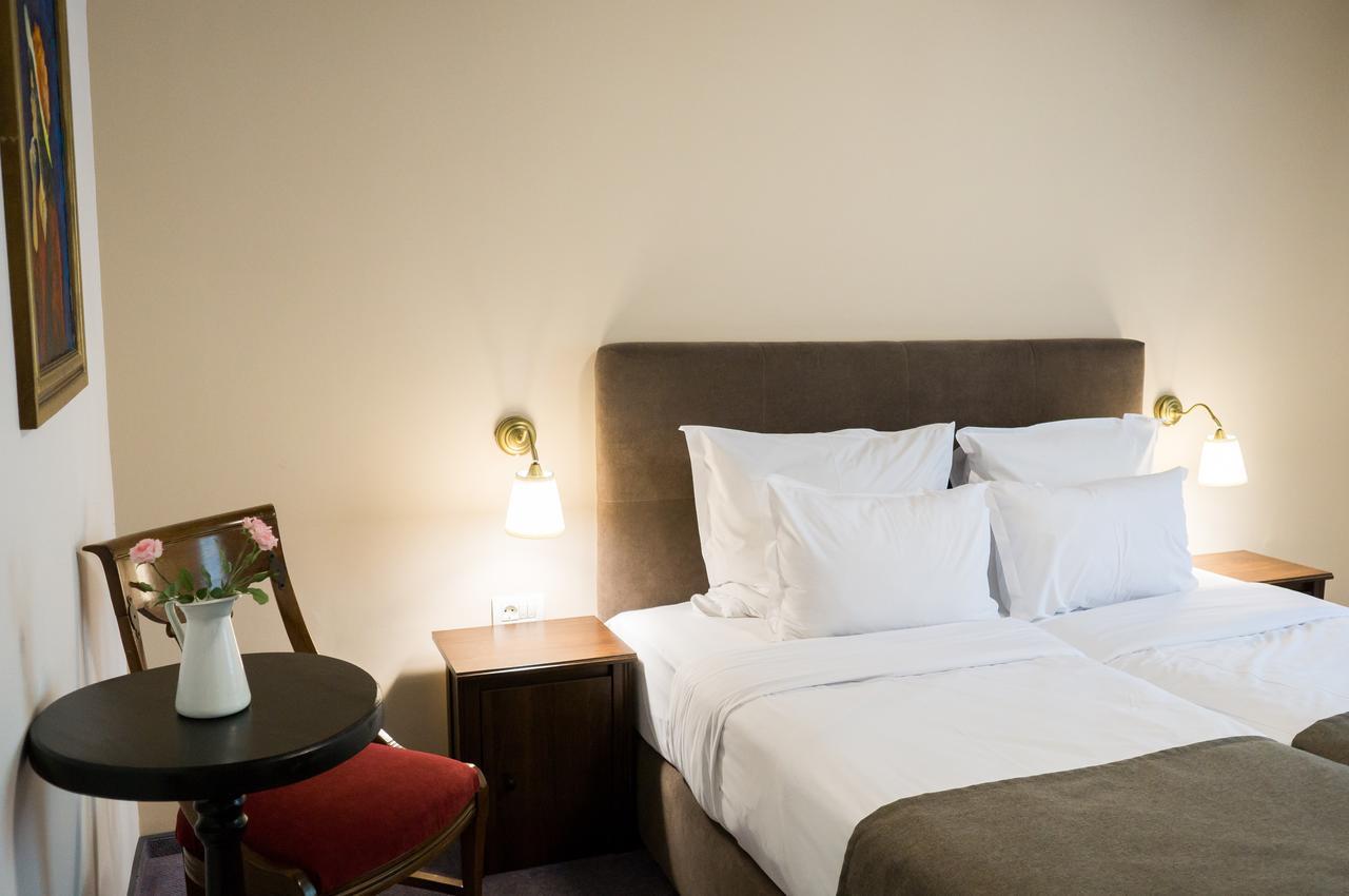 Nest Hotel Drobeta Turnu Severin Buitenkant foto